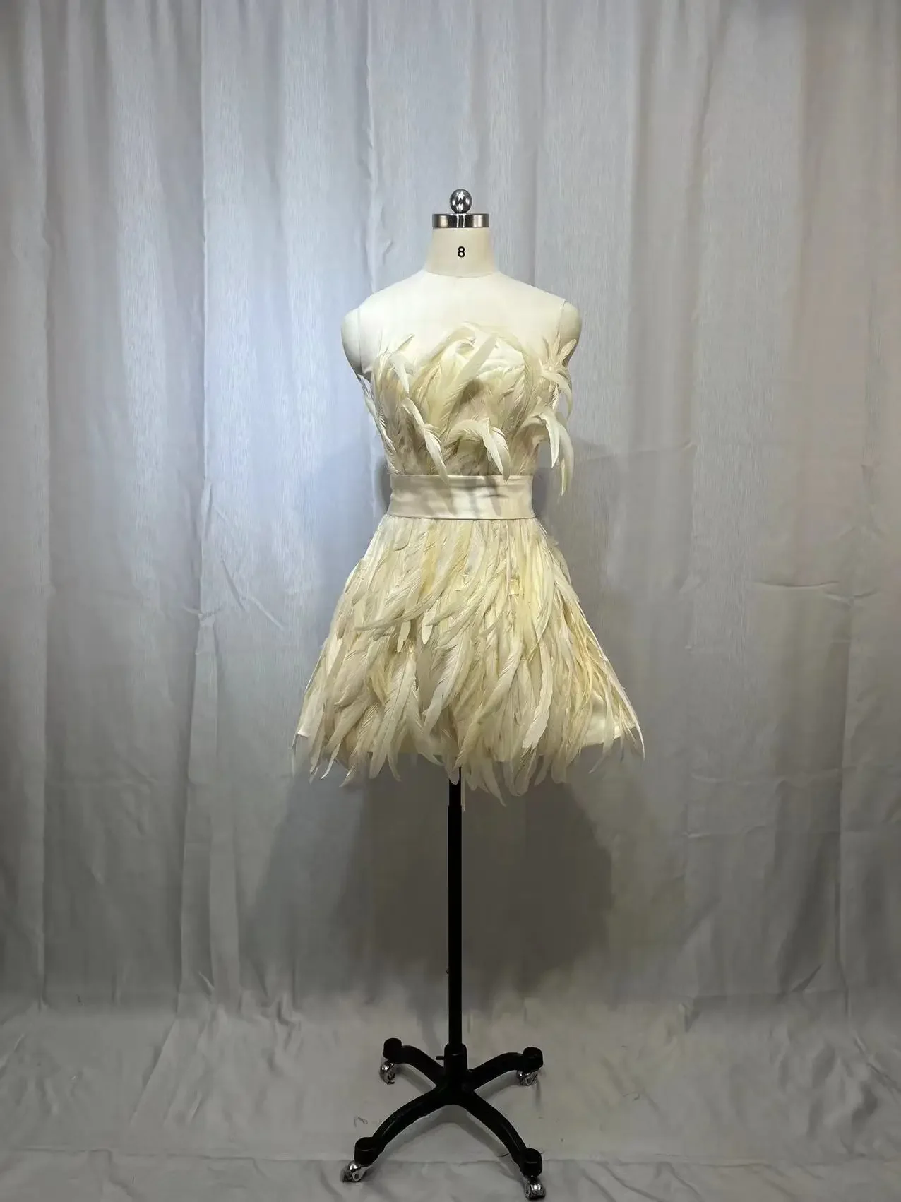 

2022 Gorgeous White Feather Party Dresses Handmade Girls Birthday Party Dress Short Prom Gowns Sweet 16 Dresses Homecoming Dress