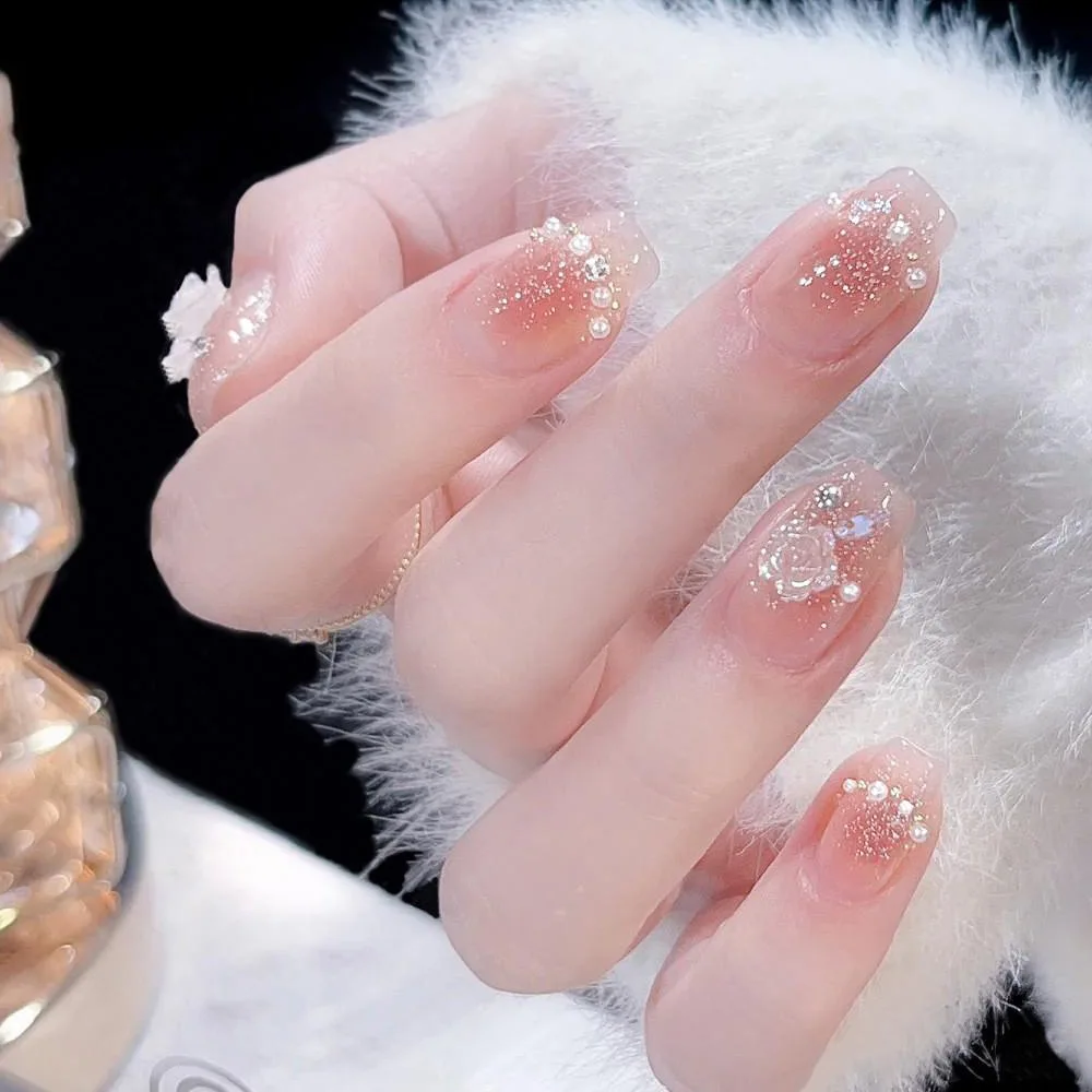 24 ชิ้นสั้นสแควร์กดบนเล็บปลอมเคล็ดลับสีแดง Smudge Design เล็บปลอม 3D ดอกไม้เพิร์ลเงาผงเล็บแบบใช้ซ้ําได้