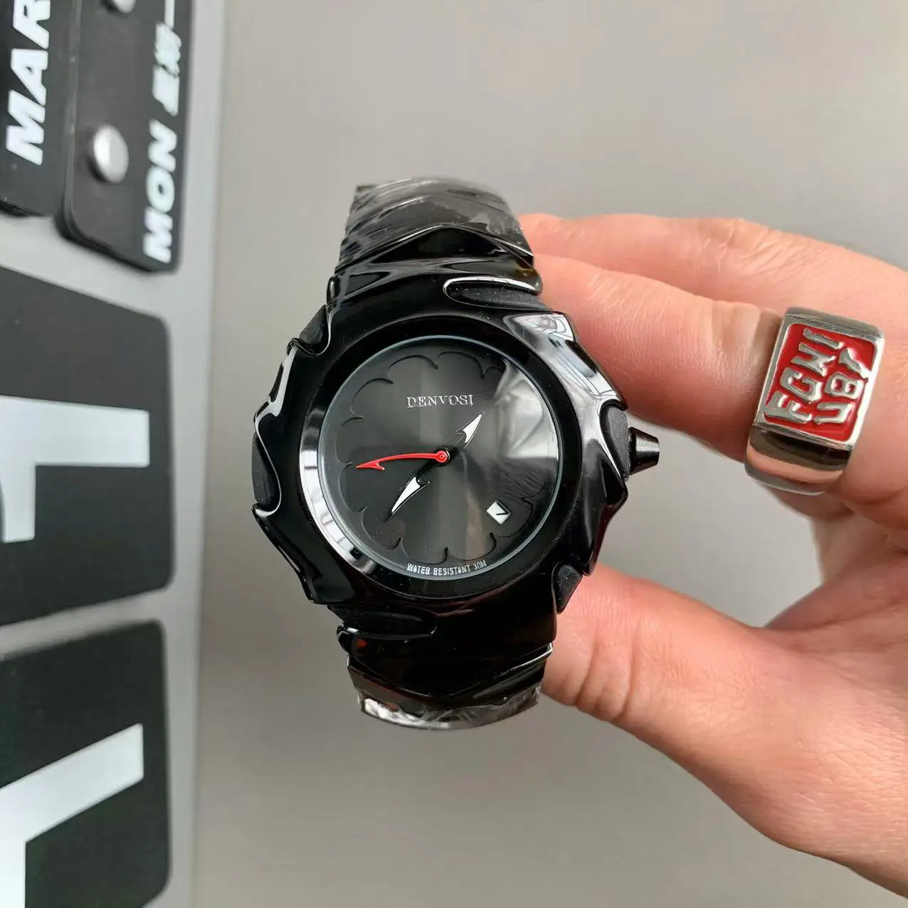 New millennium shaped blade watch for men, cool personality, retro high-end temperament, European and American style watch