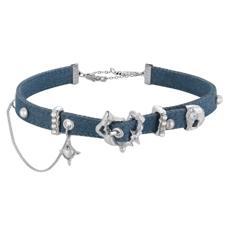 

Featuring high-end heart-shaped necklaces and retro blue collarbone chains, this is a niche denim series necklace for women