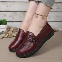 Chaussures plates en cuir pour femmes, mocassins pour femmes printemps-automne, chaussures classiques simples pour mamans, antidérapantes, confortables et livraison gratuite 1
