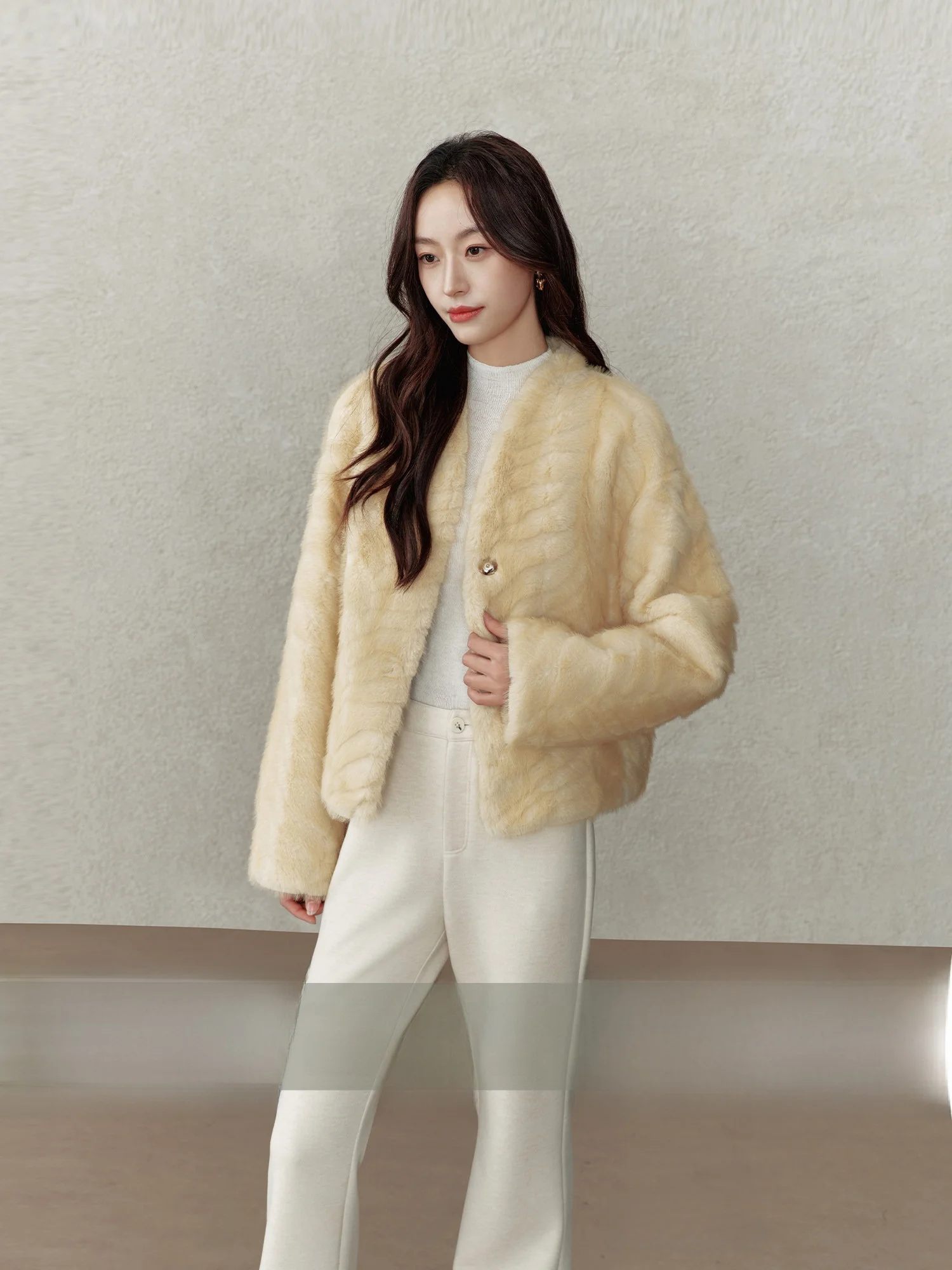 

Warm Faux Fur Jaet Women's V-ne Golden Le Mink Inteated Leatherette Coat Fluffy Outerwear for Winter Casual Wear