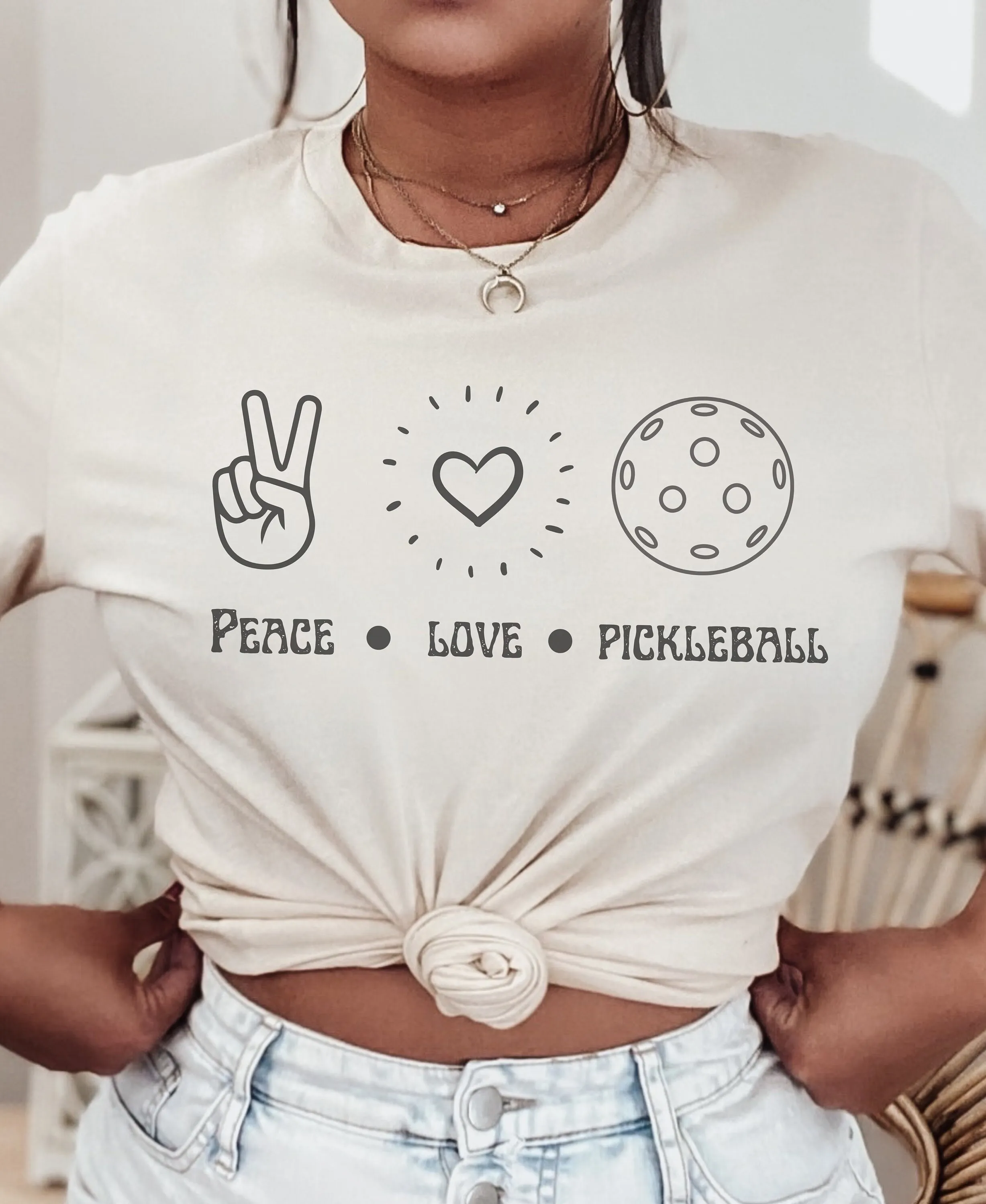 

Женская футболка Peace Love Pickleball для ее гравца лучшего друга