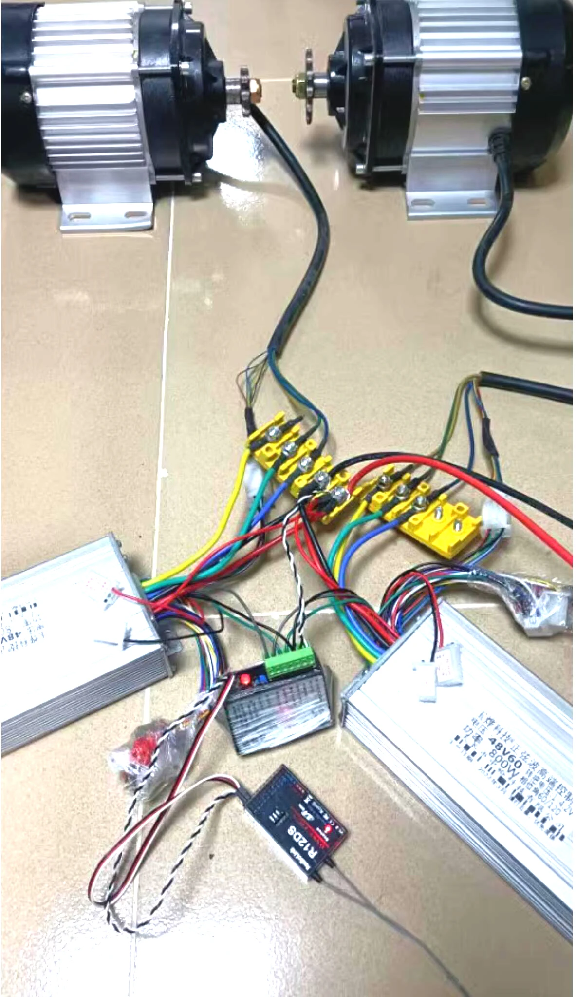 Dual Channel Mixed Control Differentieel Model Ontvanger Controller voor elektrische voertuigen Signaalomzetter PWM-spanning