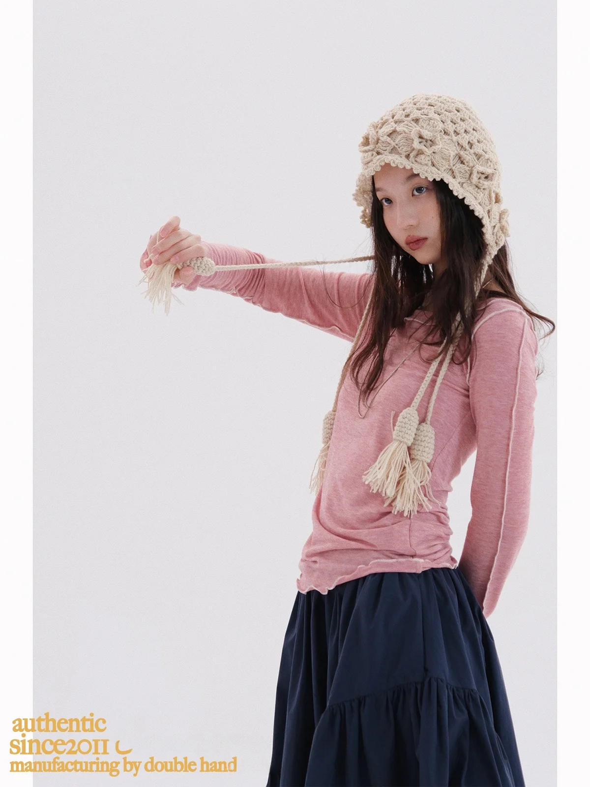 

Новая женская весенняя приталенная трикотажная футболка с длинным рукавом, однотонная, с рюшами, в японском стиле, для девушек