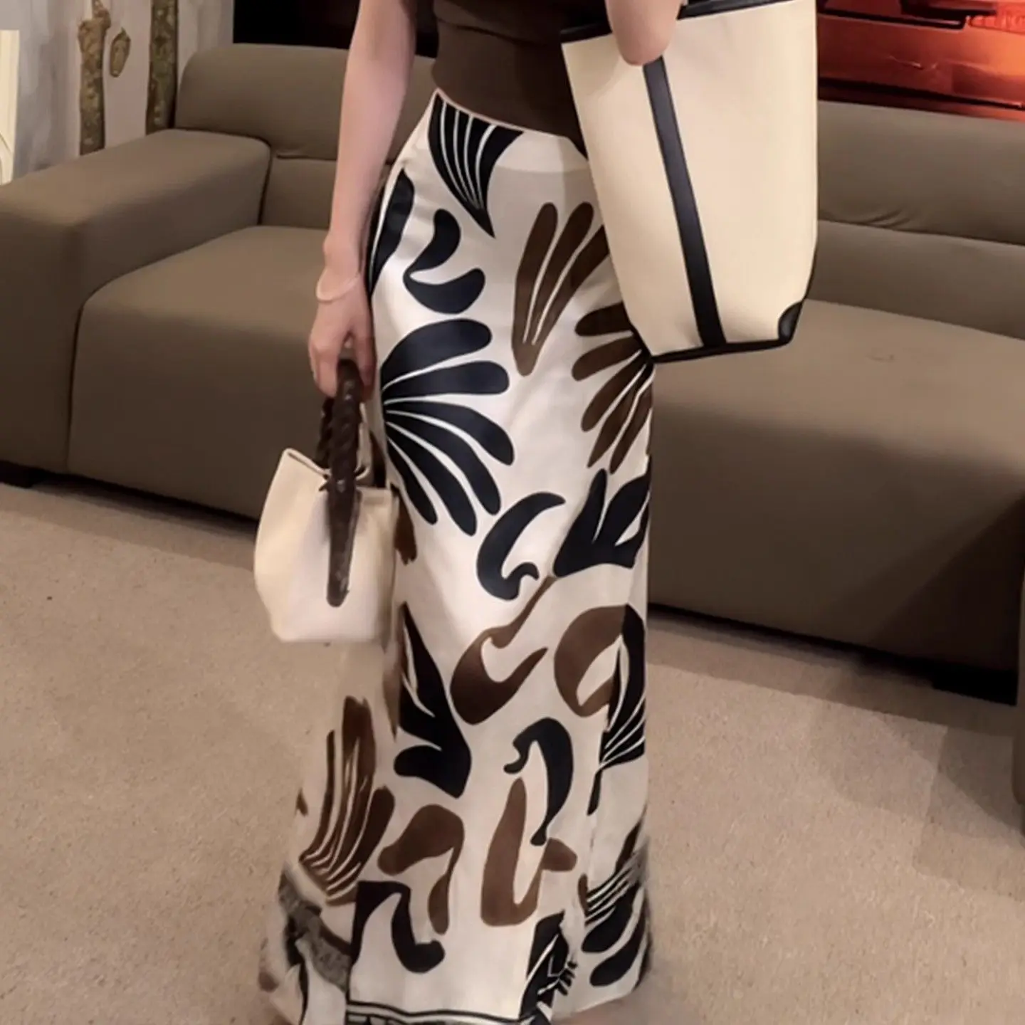 

2026 summer new high-end temperament fan white large-size skirt casual loose and thin printing design