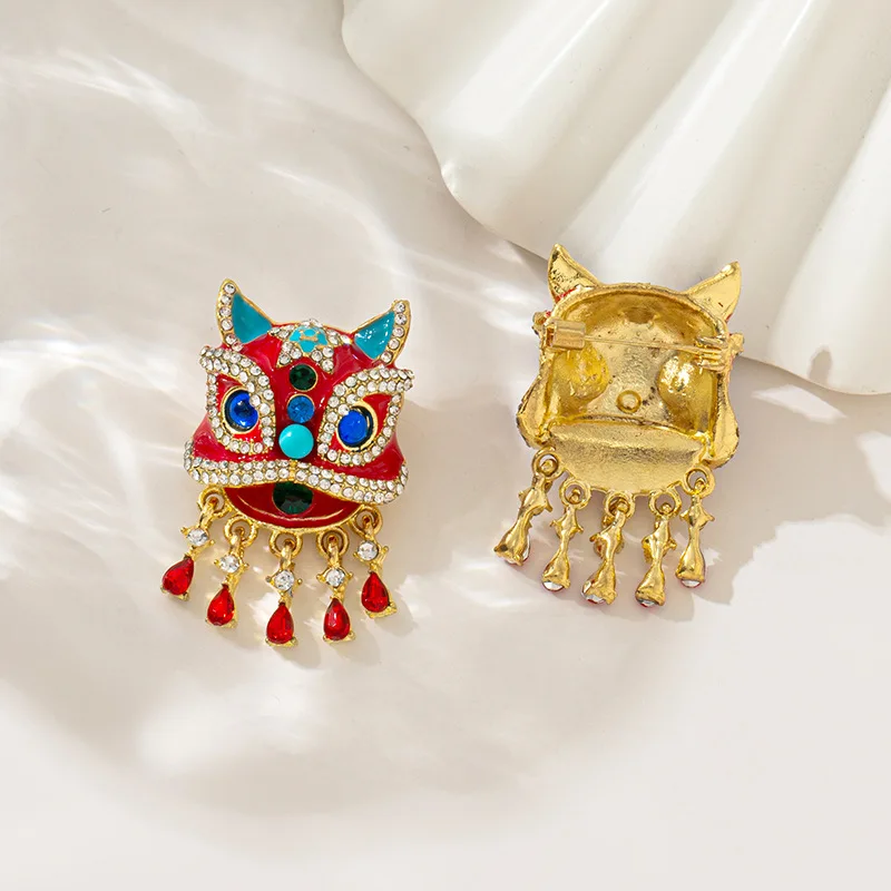 Брошь «Пробуждение льва» в китайском стиле для женщин — легкий роскошный высококачественный красный праздничный аксессуар для корсажа для танца льва