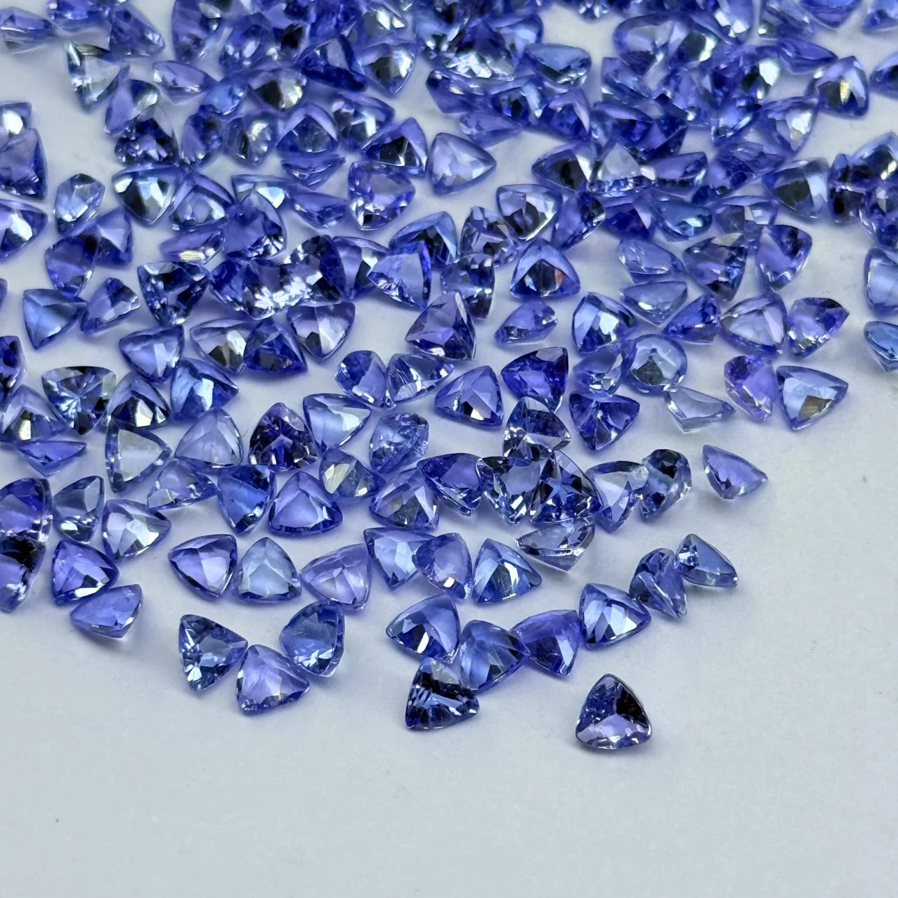 Wholesale 5pcs Natural Blue Tanzanite 4mm 5mm Triangle brilliant-Cut Semi-Precious Gemstone Jewelry Cabochon Ring Face