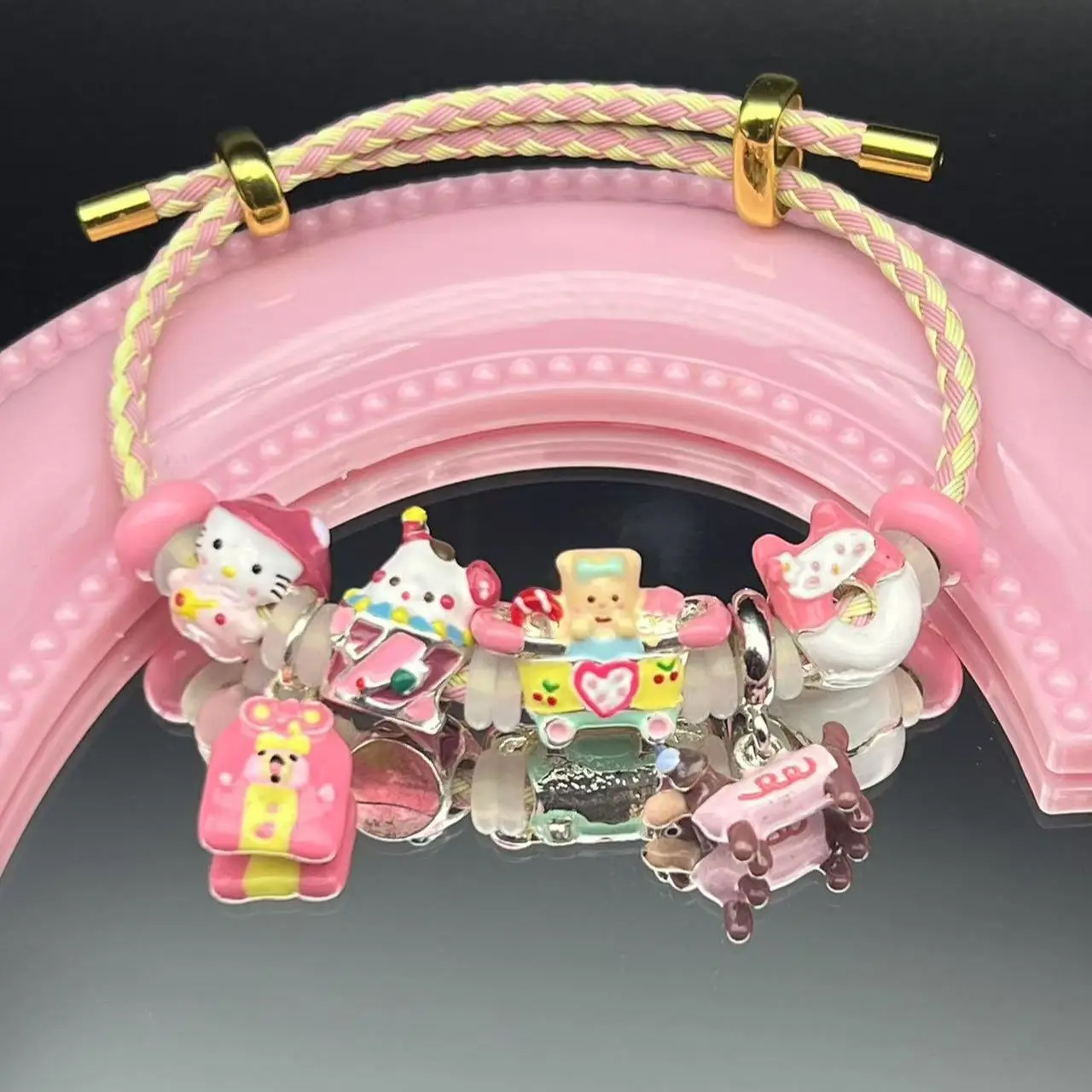 

Miniso New Hello Kitty Kawaii Sweet Bracelet Alloy Oil Drop Best Friend Jewelry Holiday Gift