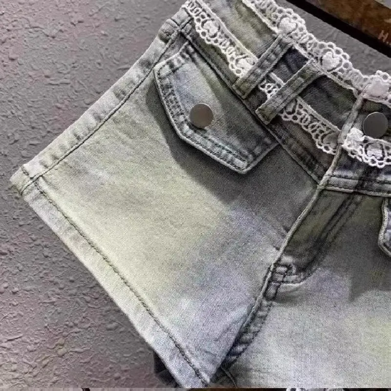 Spliced Lace Trim Denim Shorts Y2K Low Waist Light Blue High Street Shorts Women Summer Elastic Tight Hip Hugging Hot Pants