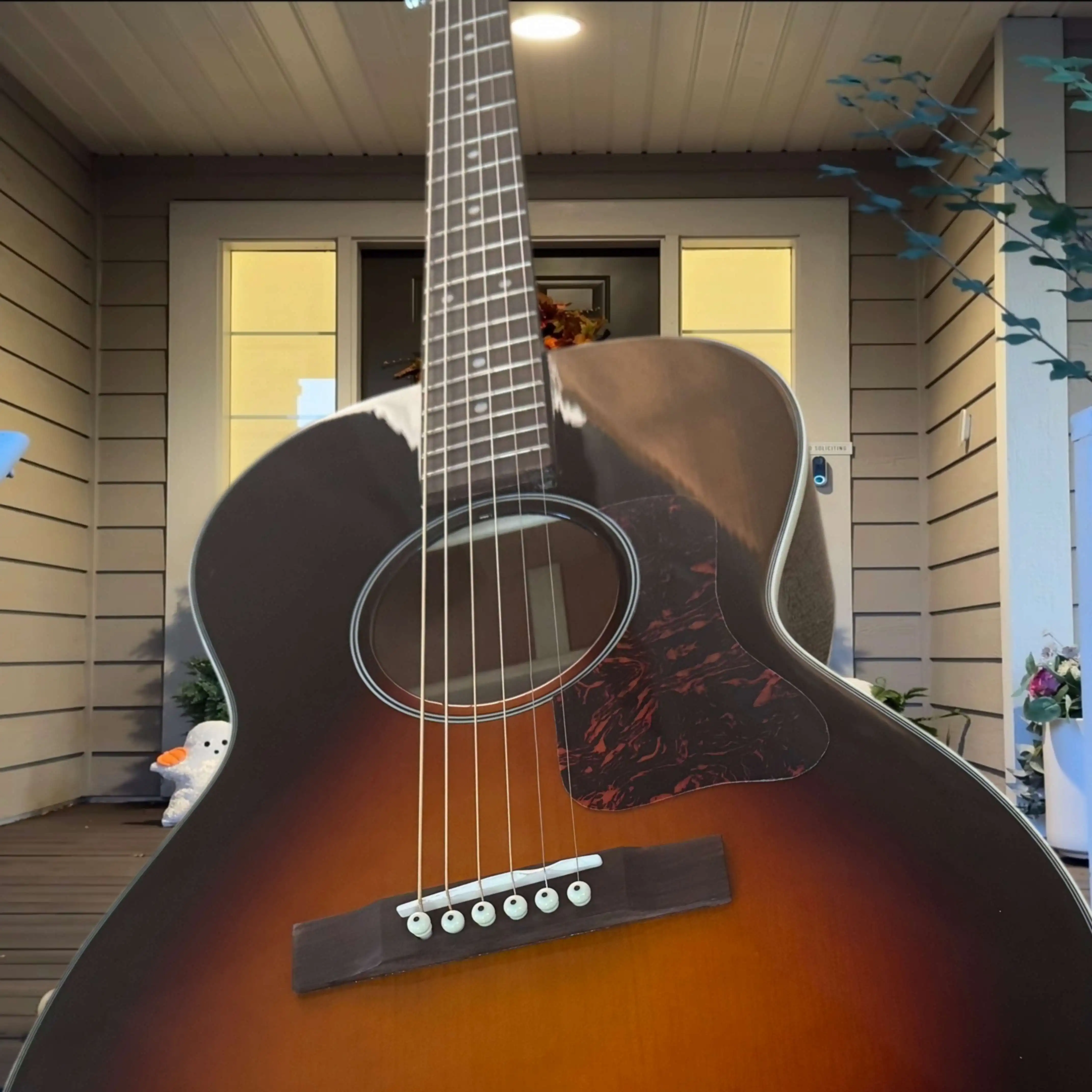 L00VS Vintage Sunburst Acoustic Guitar Sitka Spruce Mahogany Fixed Bridge Balanced Warm Tone Pros Studio Stage Performers