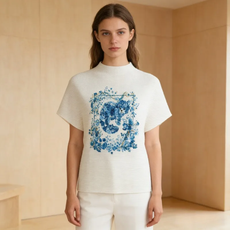 

Футболка Miyake Pleated 2026: Роскошный градиентный топ с воротником-стойкой и плиссировкой, женская летняя новинка, приталенная, с коротким рукавом