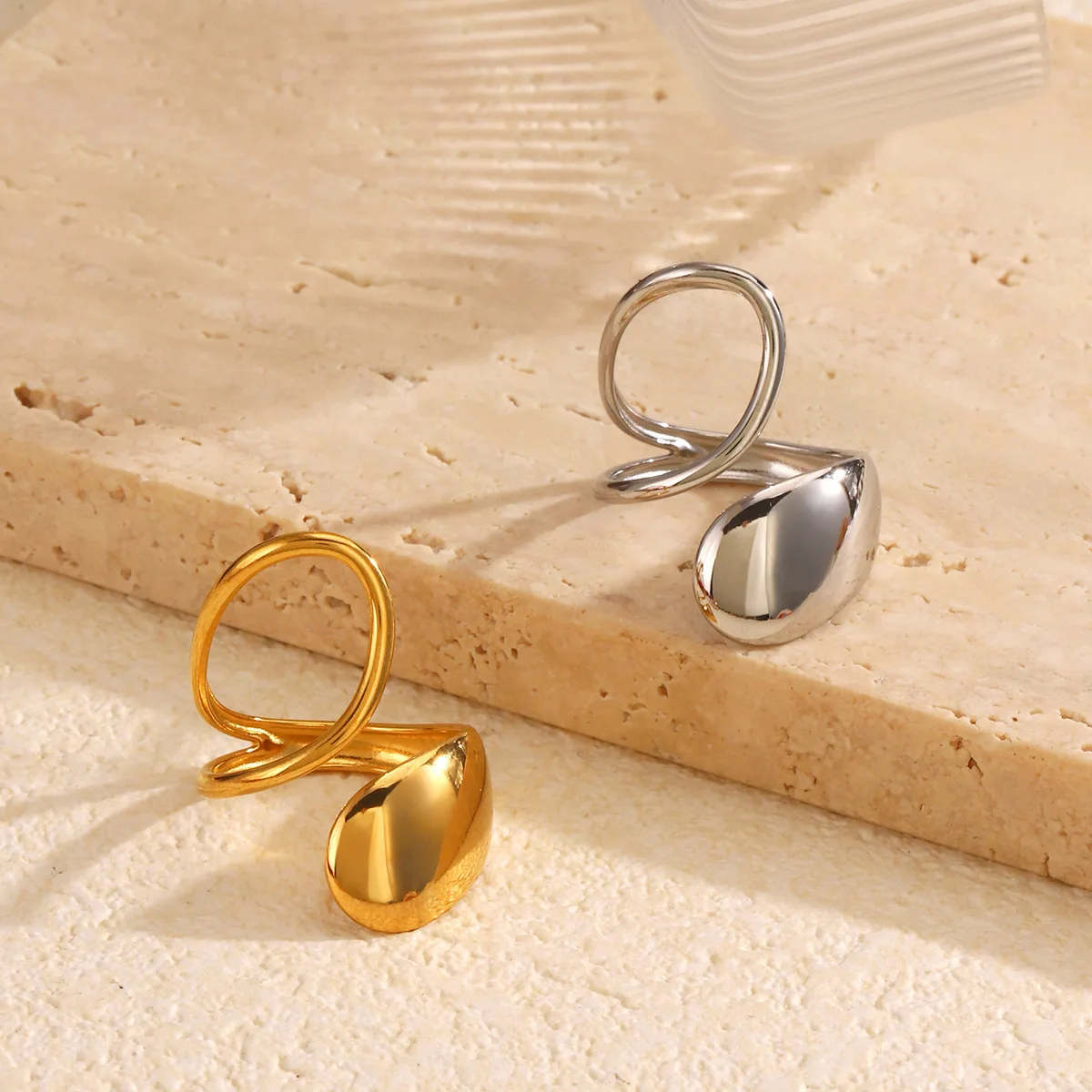 خاتم هندسي عصري جديد على شكل خاص مصنوع من النحاس المطلي بالذهب للنساء، عالي الجودة غير يتلاشى