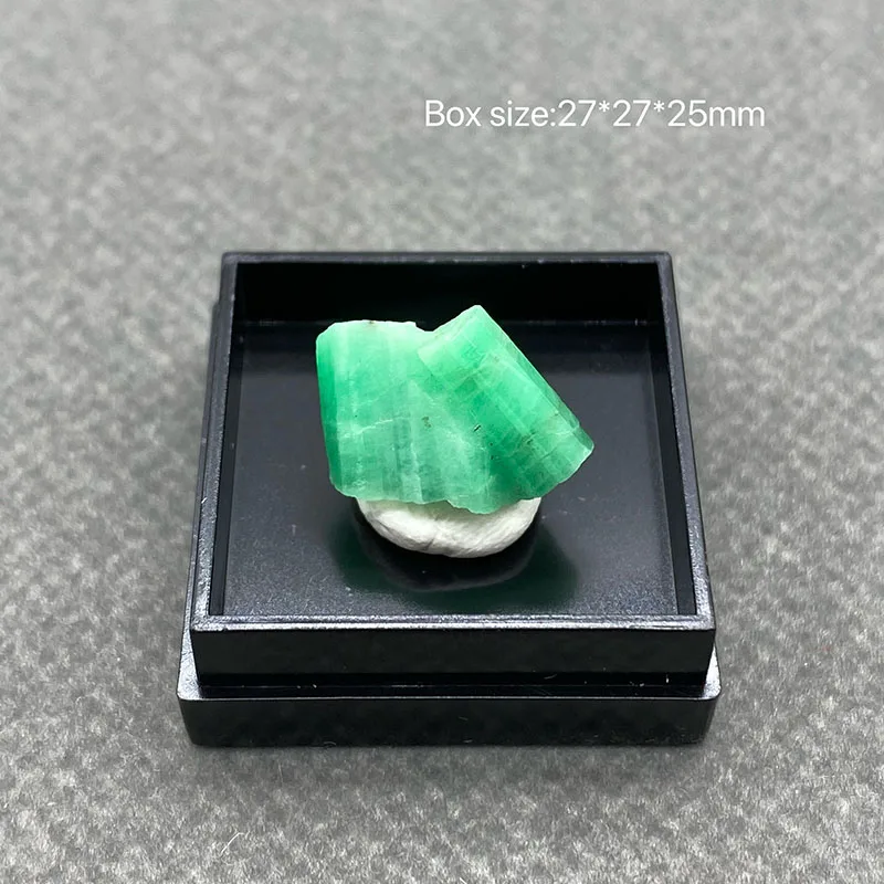 100% Natural green emerald mineral gem-grade crystal specimens stones and crystals quartz crystals +Box 27*27*25m'm