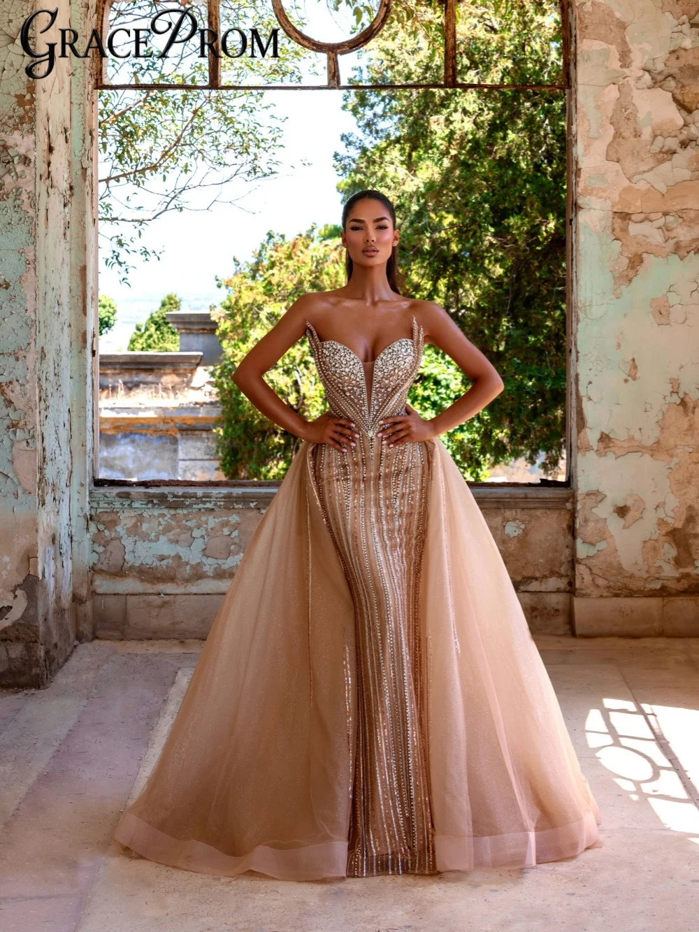 

Detachable Train Dazzling Crystal Evening Dress Sexy Deep V-neck Sleeveless Wedding Party Gown Customized Graceful Banquet Gowns