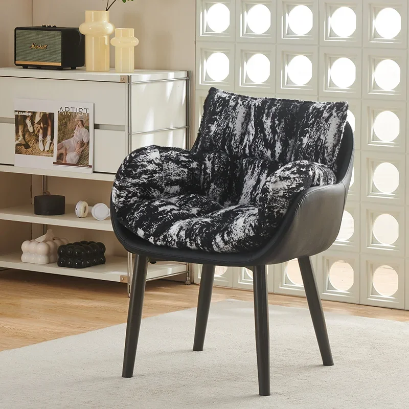 Modern urban Italian light luxury leisure chair, sedentary and comfortable back chair