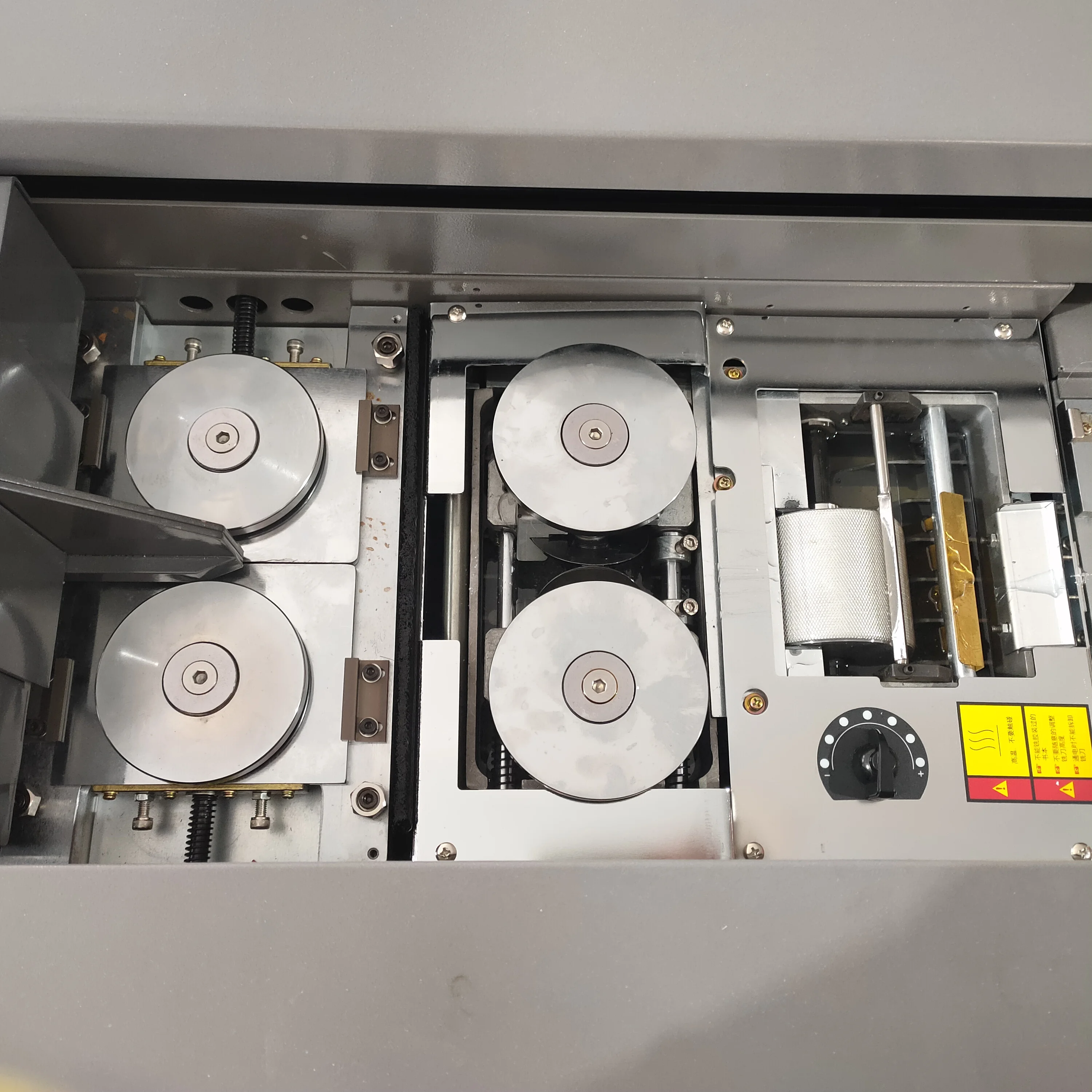 آلة تجليد الكتب الأوتوماتيكية C20 آلة تجليد الغراء لأوراق حجم A4 التغذية اليدوية