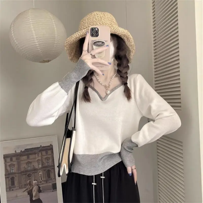 حار 2025 الخريف الشتاء جديد كسول اللون حجب الخامس الرقبة محبوك سترة للنساء ضوء الفاخرة موضة تنوعا أسفل القمم سترة