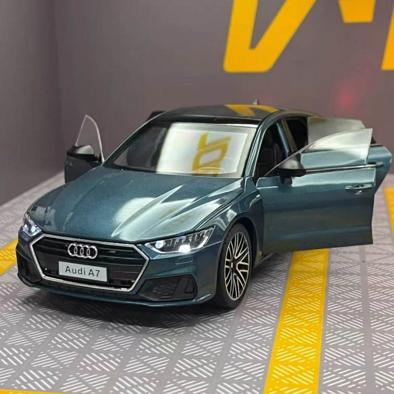1:24 アウディ A7 おもちゃの車モデルダイキャスト合金車両ミニチュアプルバックサウンド & ライトドア開閉可能なコレクションギフト少年子供のため