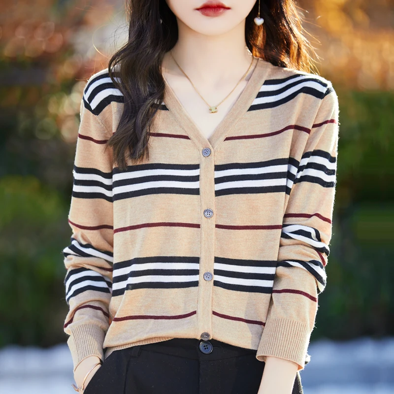 24 Spring Summer New Knitted Cardigan Women's V-Neck Long Sleeved Fine Lmitation Wool Plaid Spliced Fashion Thin Knitted Top