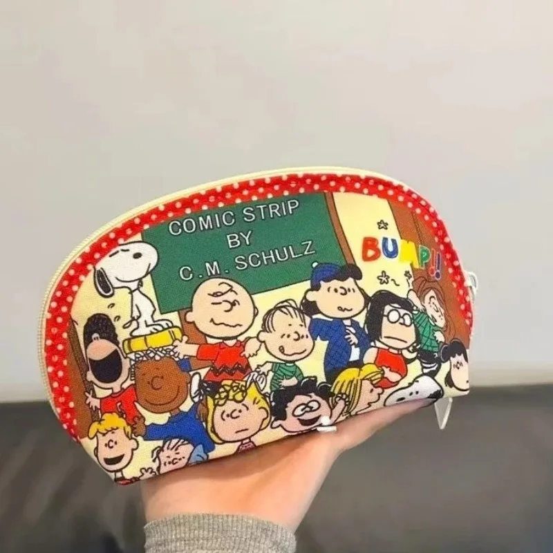 

2026 New Kawaii Snoopy Printed Pencil Bag Beautiful Retro Comic Stationery Bag Cute Zipper Pencil Bag Suitable for School Trips