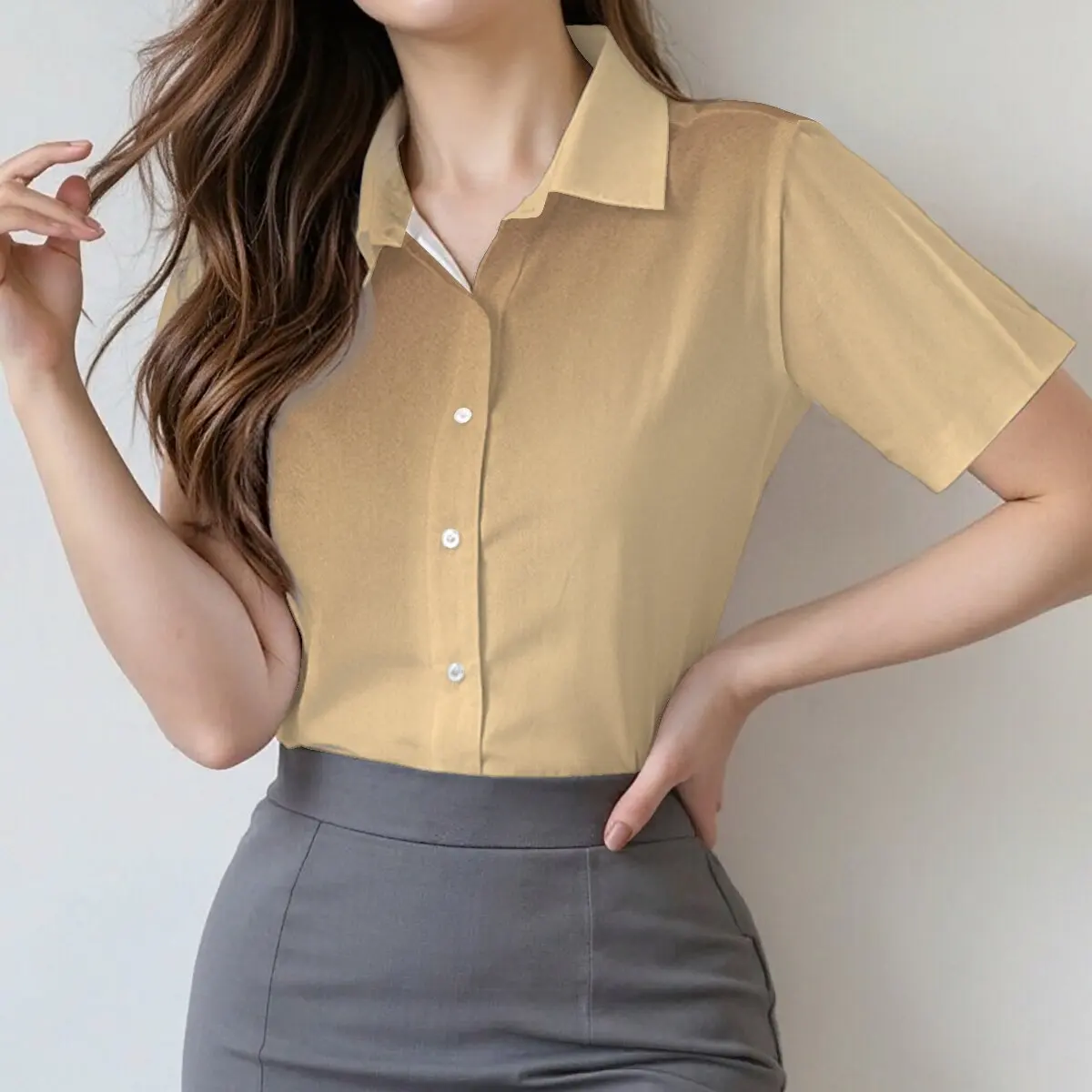 

Летняя женская рубашка с коротким рукавом и отложным воротником, летний стиль, градиентная расцветка, спокойный и элегантный дизайн, минималистичная текстура для делового стиля.