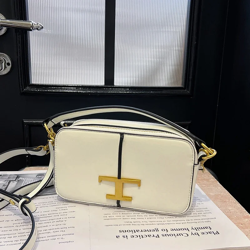 

Vintage-Inspired Leather Commuter Bag - Stylish Crossbody Tote With Textured Finish And Spacious Design For Everyday Luxury Use