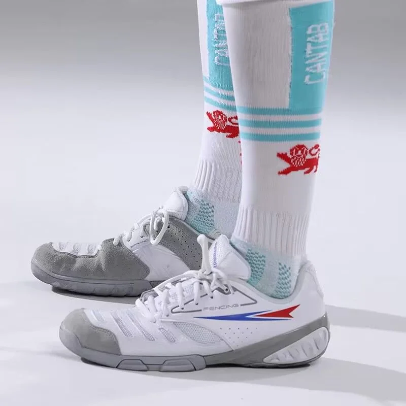 2026 أحذية سياج احترافية عالية الجودة للكبار والأطفال أحذية رياضية قابلة للتنفس ومضادة للانزلاق مقاس 27-46 أحذية رياضية للمسابقات