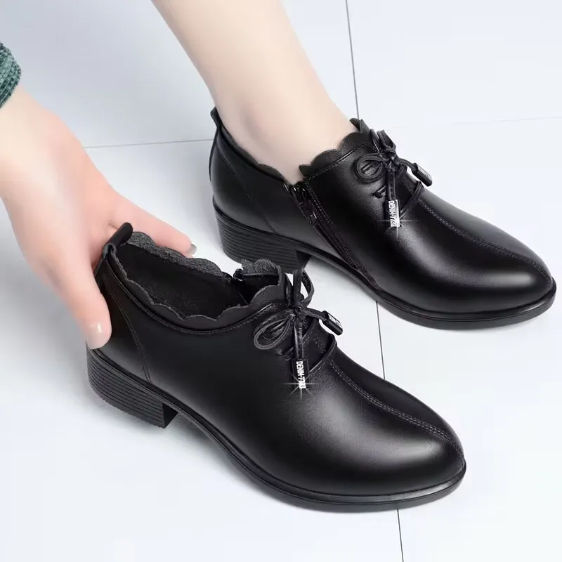 Scarpe singole da donna in morbida pelle 2023 primavera nuova suola morbida tacchi grossi scarpe Casual da donna stringate con tacco medio décolleté