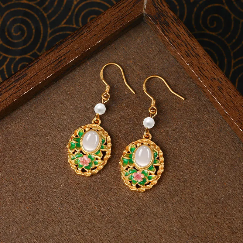 Image of Natürliche Jade-Blumen-Ohrringe, Talismane, Designer-Charm, luxuriöse 18 Karat vergoldete Accessoires, modische Amulett-Geschenke für Frauen