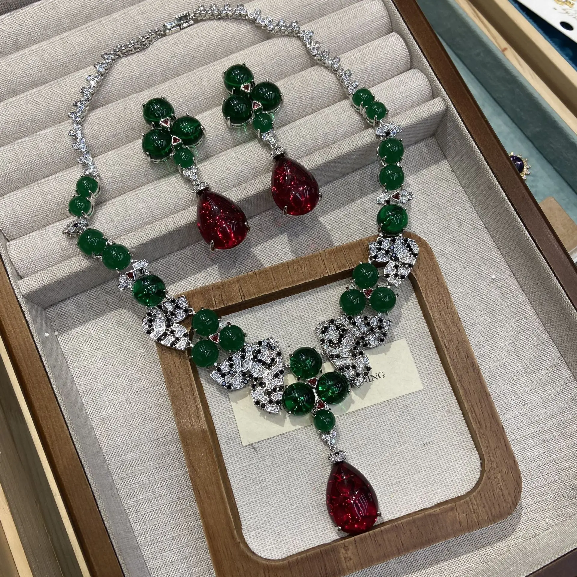 

Luxurious Zircon Inlaid with Green Ruby Tassel Necklace Earring Woman Jewelry Sets Dress Banquet Accessories High-Quality New