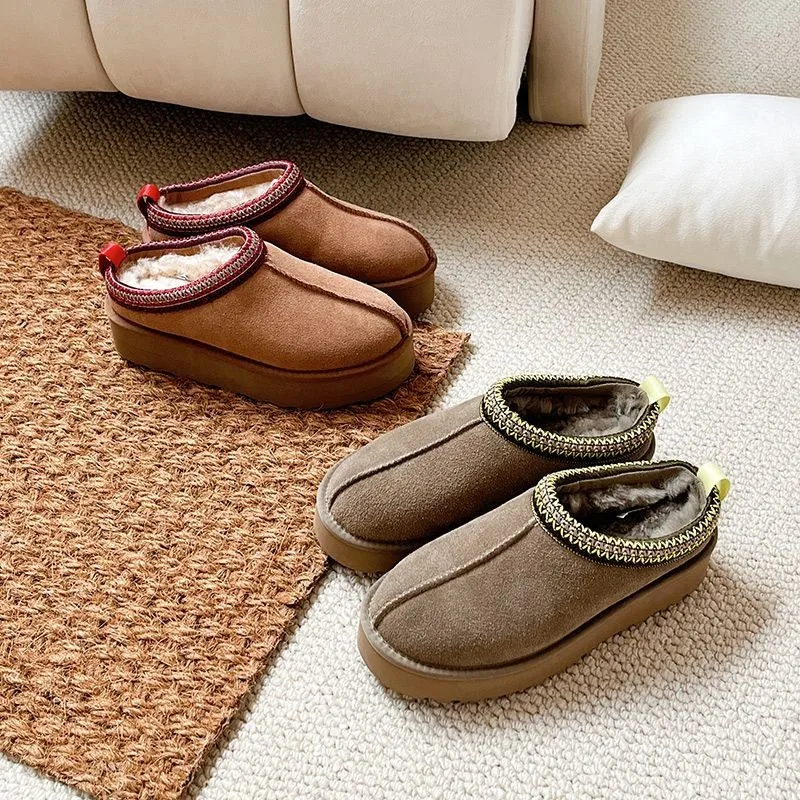 Women's Winter Boots with Thick Soles Ethnic Snow Boots Wool Slippers 2025 New Winter Sheepskin Wool Integrated Women's Shoes