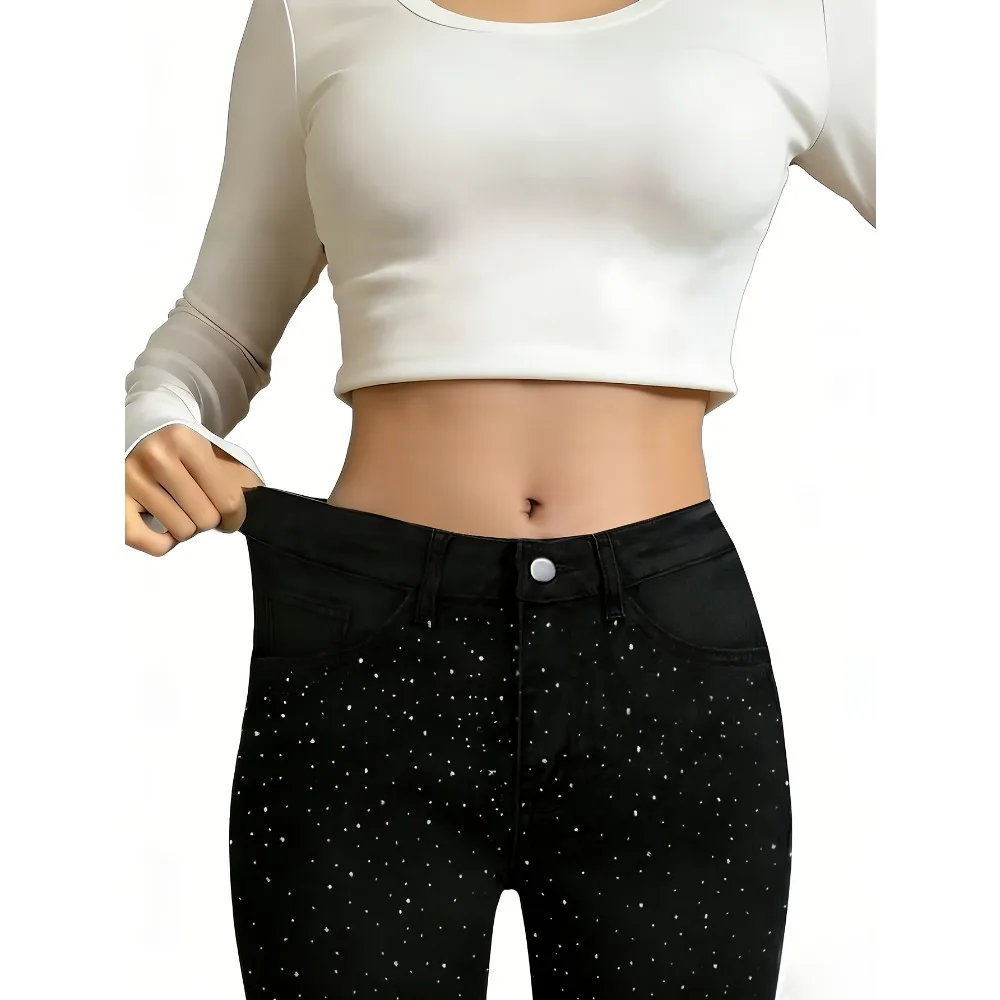 Ladies' jeans decorated with flash diamonds on the black bottom, casual and versatile with slim feet, and hot girls' slim pants.