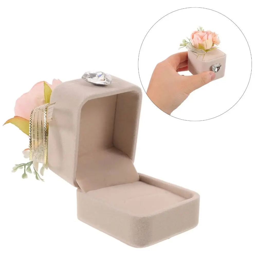 Heart Shaped Wedding Ring Box Artificial Flower Smooth Material Jewelry Display Case Romantic Design Lightweight