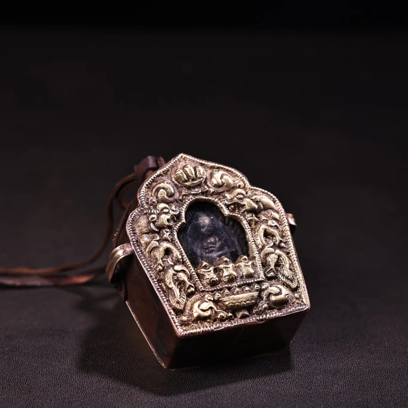 Old Collection Tibetan Handmade Copper Amulet Box Statue Pendant