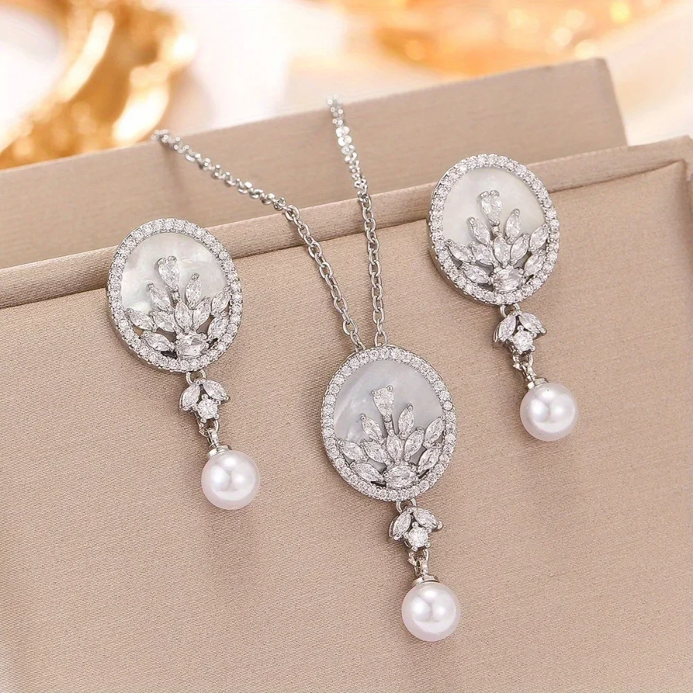 Women's Retro Style Shell Two-Piece Pendant Necklace & Earrings Set