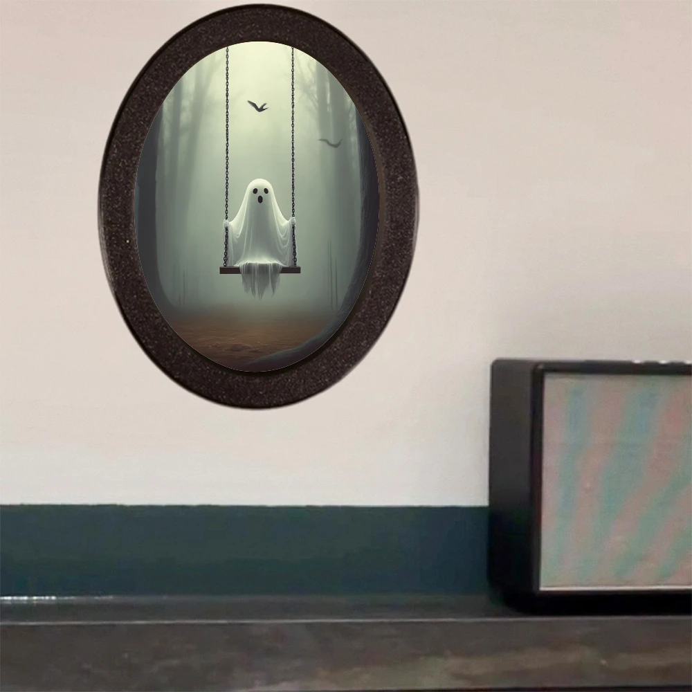 قطعة واحدة من ديكور بيضاوي تحت عنوان، إطار أسود قديم يظهر شبحًا على مشهد التأرجح، يخلق جوًا غامضًا وحيداً، Su #2