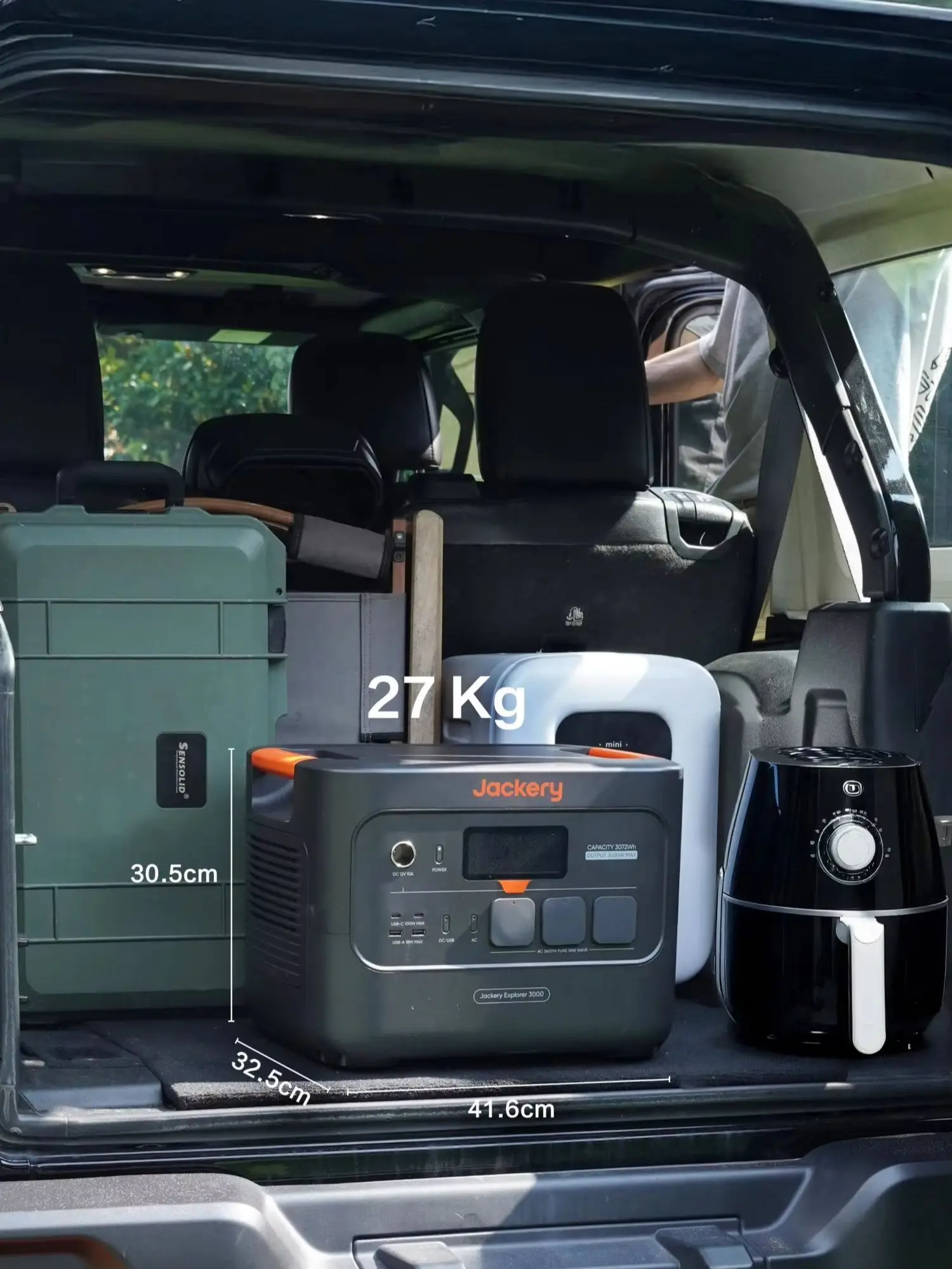Jackery E3000 v2 Tragbare Powerstation mit Extreme Guard Tragetasche, 3072Wh/3600W (Max 7200W) LiFePO4 Batterie, 1,8h Schnellladung, 2 USB-C PD 100W, Leichter & kompakter Solargenerator für Camping,