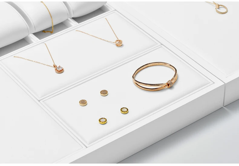 Oirlv Weißes Schmuck-Display-Tablett für Ringe, Ohrringe, Leder-Schmuck-Tabletts, Präsentationstabletts für Armreifen, Armbänder und Halsketten – Detail 13