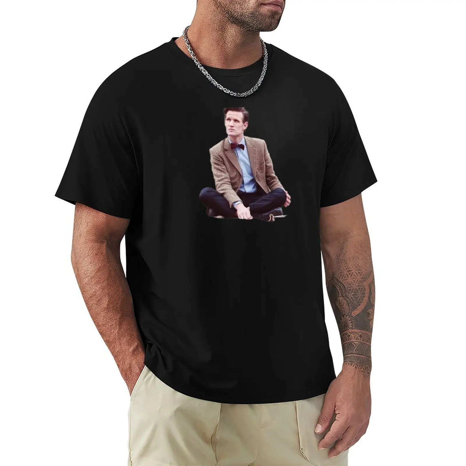 

Matt Smith Sitting Criss-Cross aPplesauce T-Shirt Simple Line Art Print Tee