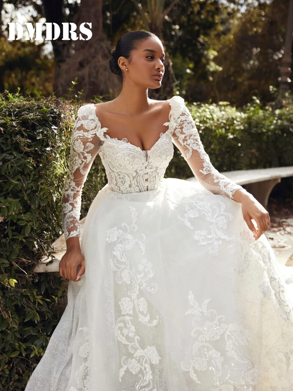 

Stylish Long-Sleeve Wedding Dresses Formal Appliqué Bridal Gowns Romantic A-Line Appliqué Floor-Length Wedding Gowns Vestidos De