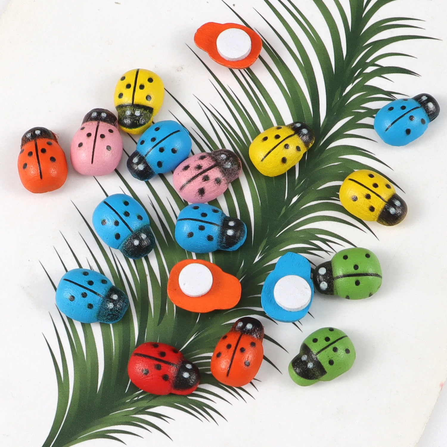 50/100pcs Mini Wooden Bee Colorful Ladybug with Glue Flatback Cabochon Miniature Ornament