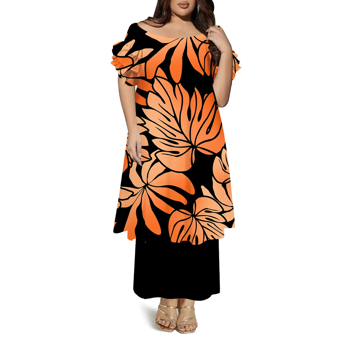 Um vestido polinésio feito sob medida casual de camada dupla com padrão em torno do pescoço e mangas borboleta confortável e solto