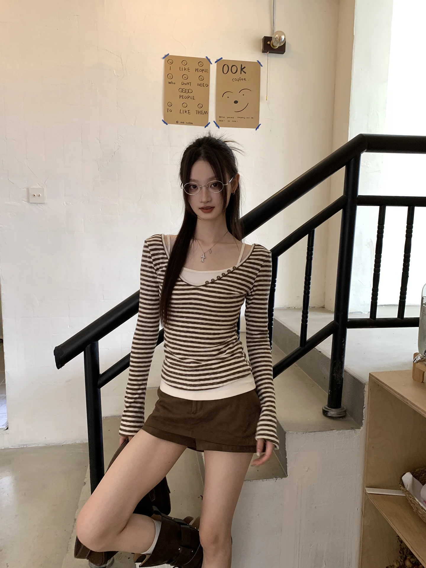 قميص نسائي طويل الأكمام بتصميم مخطط وقصة ضيقة، نمط كاجوال فضفاض، تصميم بخصر مرتفع، مصنوع من مزيج البوليستر