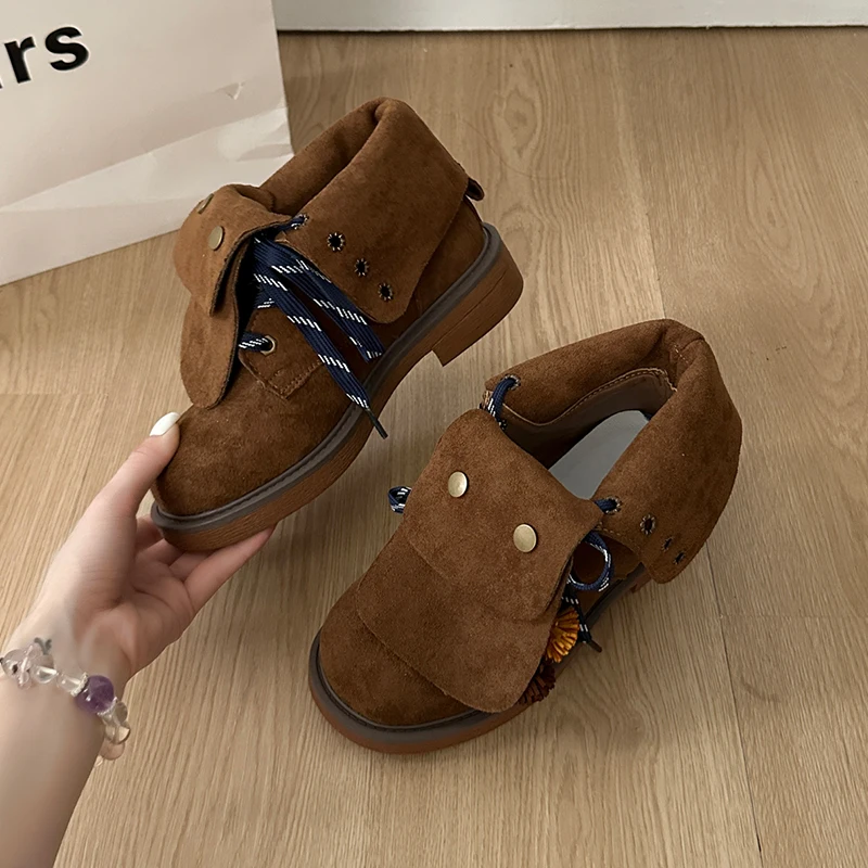 المرأة حذاء من الجلد الشقق مصمم الجلد المدبوغ أحذية شتاء 2025 تشيلسي الأحذية الاتجاه الجديد الدانتيل يصل المشي ماركة أحذية رياضية Mujer Zapatos