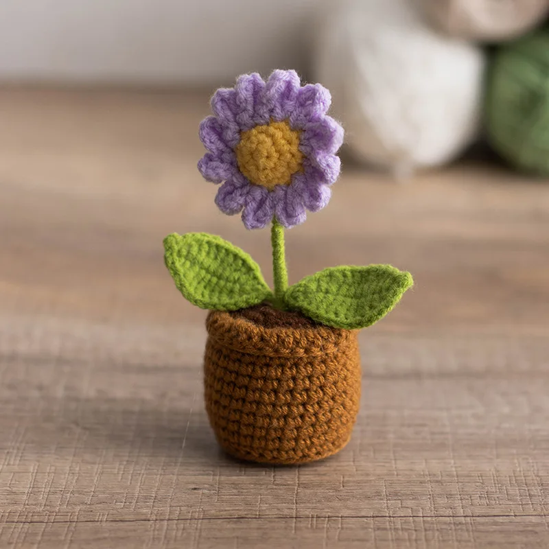 ミニ完成品のクロシェローズの鉢植え、感情的なサポートを与えるぬいぐるみ植物、母の日、バレンタインデー、クリスマス、卒業祝い