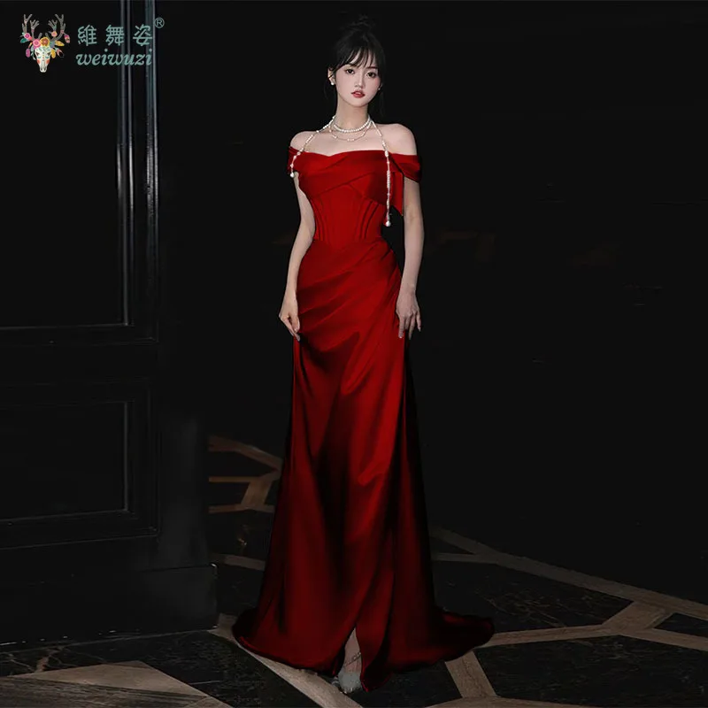 フレンチスタイルの高級プリーツサテンストラップレスライトウェディングブライダルドレスオフショルダーライトウェディングドレス誕生日パーティーウエディングドレス