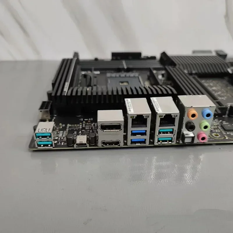 PRO WS X570-ACE للوحة الأم لمحطة العمل ASUS AMD X570 المقبس AM4 AMD 3rd/2nd Gen AMD Ryzen DDR4 PCIE-4.0 اختبار مثالي