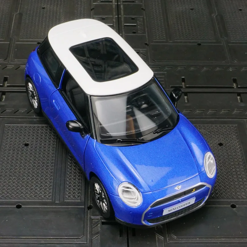 1:28 Simulation BMW Mini New Energy Alloy Car Model Door Can Open Sound and Light Power Car Ornament Collection Gift view 3