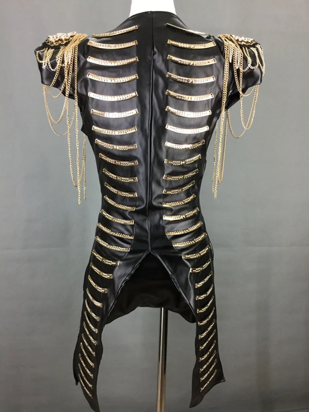 2025 ملهى ليلي Dag Queen زي المرأة سلسلة معدنية سوداء بولي Leather بدلة جلدية أنثى نادي المغني DJ الهذيان الزي حرق رجل زي